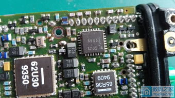 摩托羅拉軍刀對(duì)講機(jī)拆解維修 探索美國(guó)軍用通信設(shè)備的內(nèi)部世界